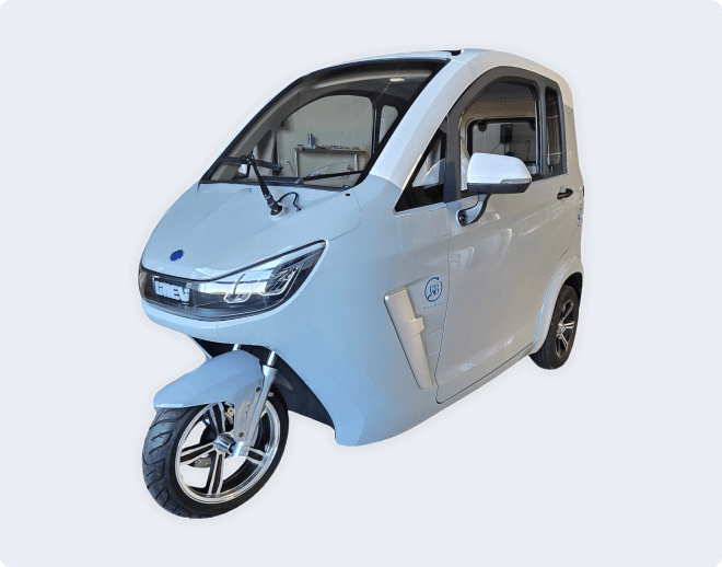 A compact, three-wheeled electric vehicle in light blue is displayed against a white background. To the left, German text highlights sustainable e-mobility benefits, emphasizing CO₂ reduction and environmental contribution. The tone is innovative and eco-